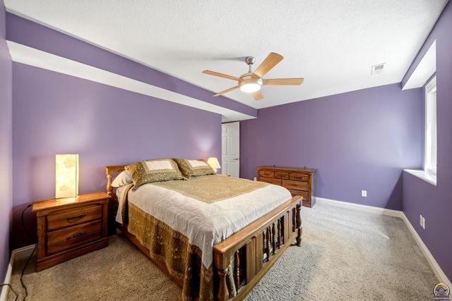 2240 SW Millers Glen DR, Topeka, KS 66614