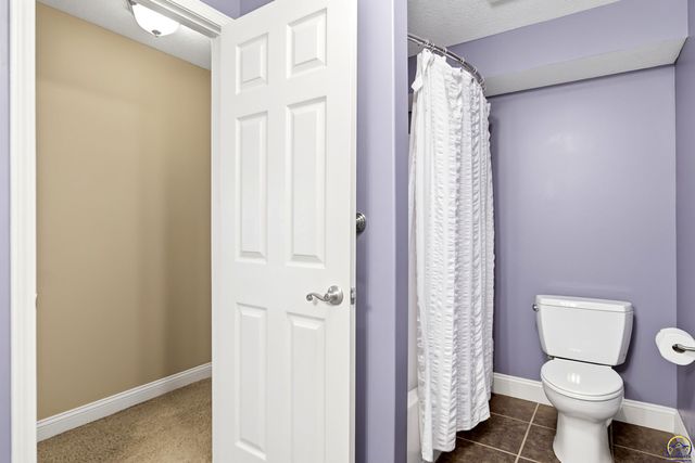 2240 SW Millers Glen DR, Topeka, KS 66614