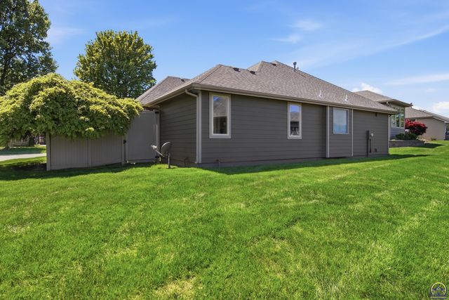 2240 SW Millers Glen DR, Topeka, KS 66614