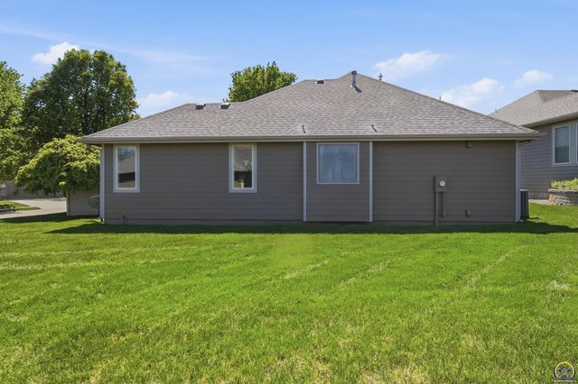 2240 SW Millers Glen DR, Topeka, KS 66614