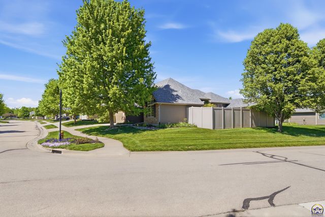 2240 SW Millers Glen DR, Topeka, KS 66614