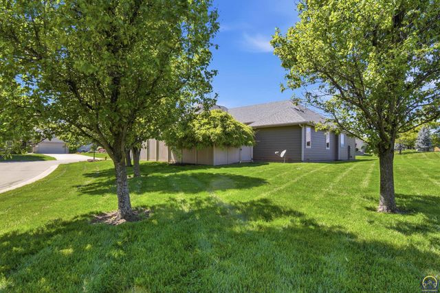 2240 SW Millers Glen DR, Topeka, KS 66614