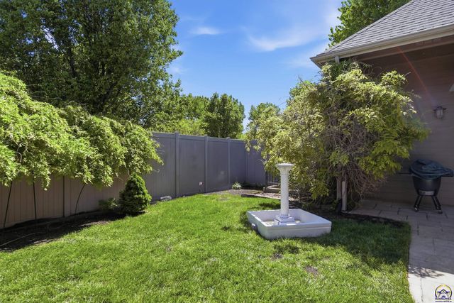 2240 SW Millers Glen DR, Topeka, KS 66614
