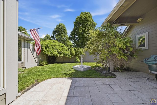 2240 SW Millers Glen DR, Topeka, KS 66614