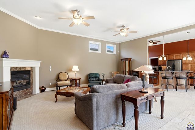 2240 SW Millers Glen DR, Topeka, KS 66614