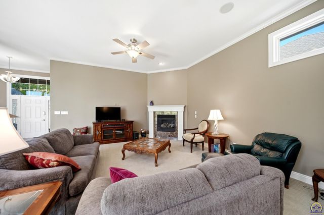 2240 SW Millers Glen DR, Topeka, KS 66614