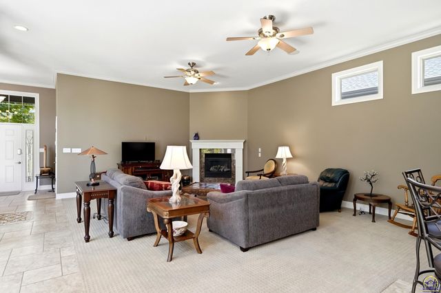 2240 SW Millers Glen DR, Topeka, KS 66614
