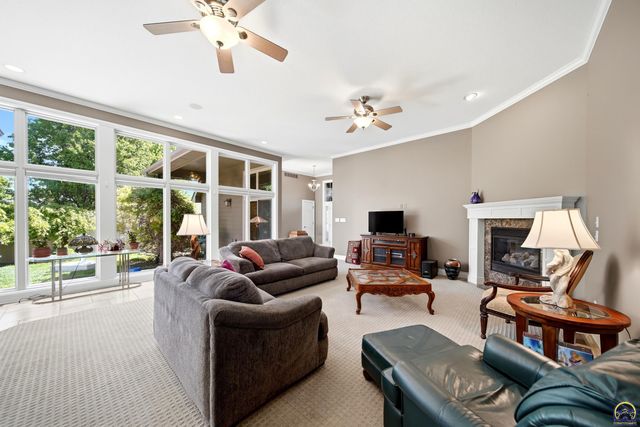 2240 SW Millers Glen DR, Topeka, KS 66614