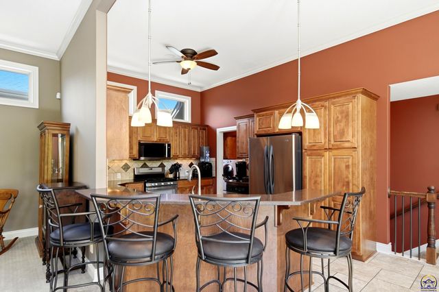 2240 SW Millers Glen DR, Topeka, KS 66614