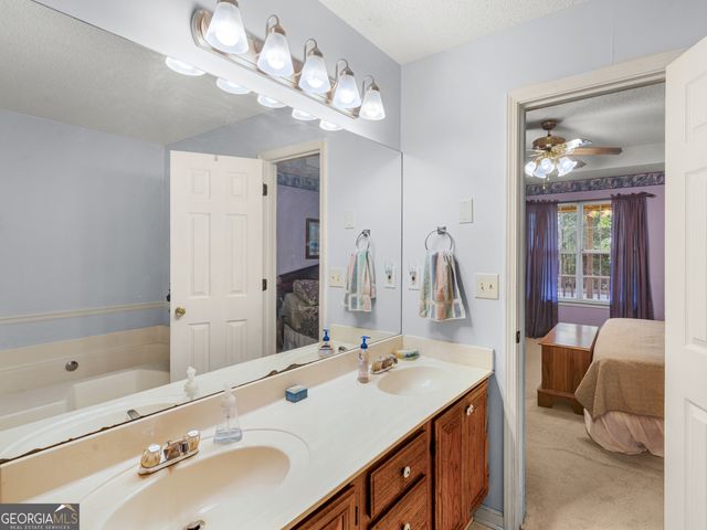 207 Williamsburg Circle, Mcdonough, GA 30253