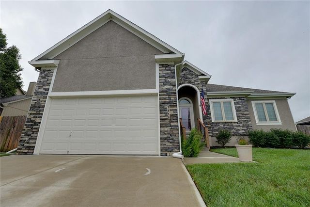 1115 SW 8th Street, Oak Grove, MO 64075