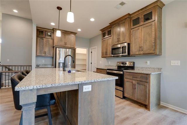 1115 SW 8th Street, Oak Grove, MO 64075