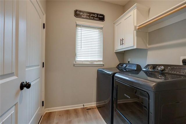 1115 SW 8th Street, Oak Grove, MO 64075