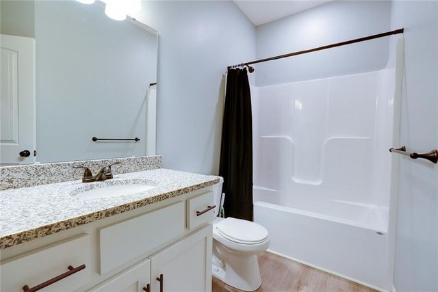 1115 SW 8th Street, Oak Grove, MO 64075