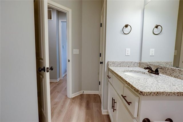 1115 SW 8th Street, Oak Grove, MO 64075