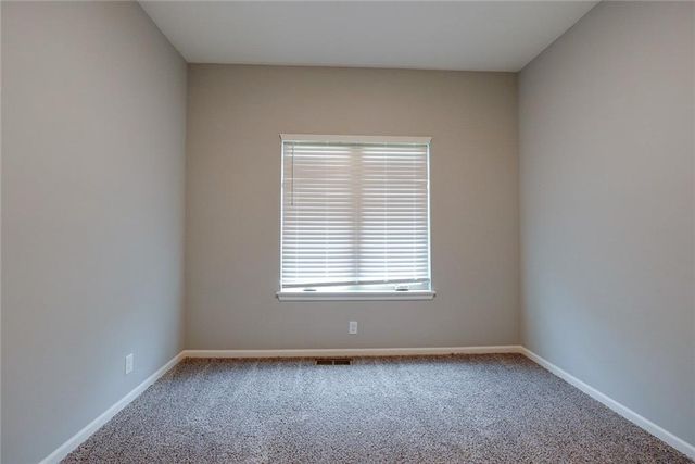 1115 SW 8th Street, Oak Grove, MO 64075
