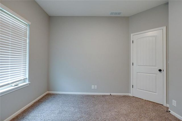 1115 SW 8th Street, Oak Grove, MO 64075