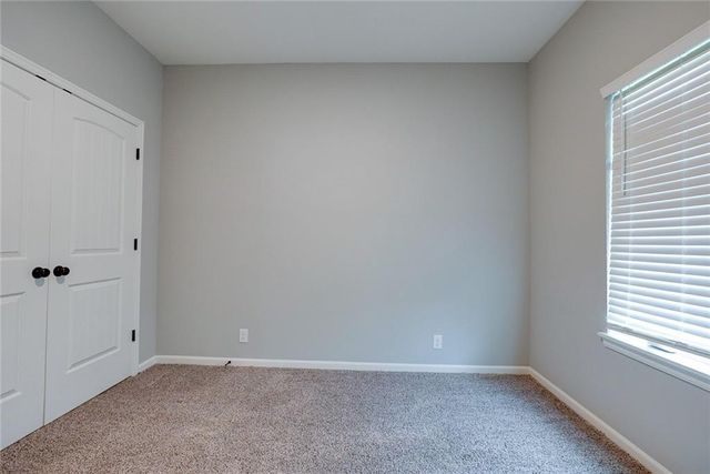 1115 SW 8th Street, Oak Grove, MO 64075