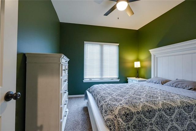 1115 SW 8th Street, Oak Grove, MO 64075