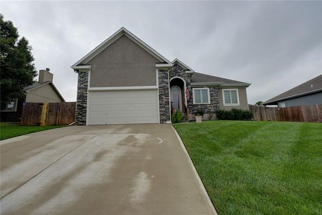 1115 SW 8th Street, Oak Grove, MO 64075