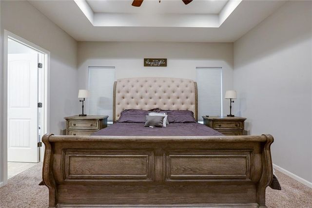1115 SW 8th Street, Oak Grove, MO 64075