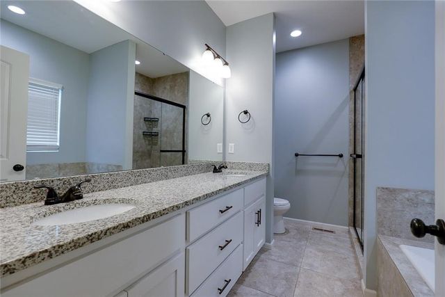 1115 SW 8th Street, Oak Grove, MO 64075