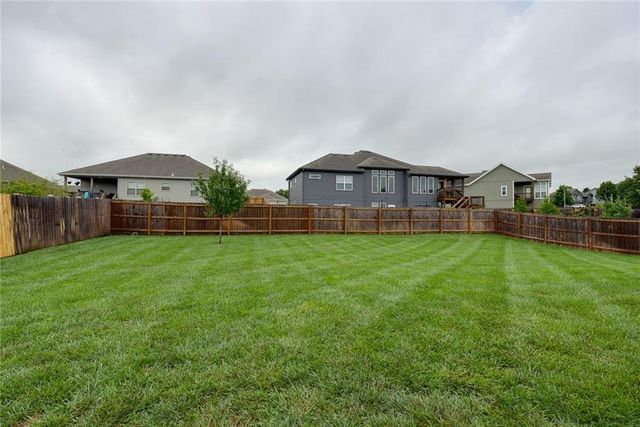 1115 SW 8th Street, Oak Grove, MO 64075
