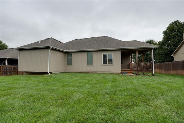 1115 SW 8th Street, Oak Grove, MO 64075