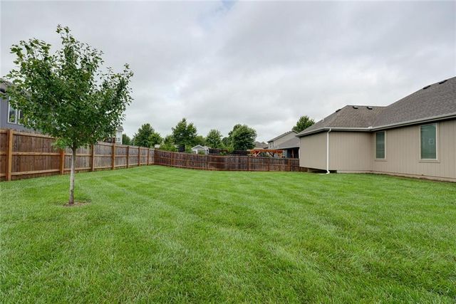 1115 SW 8th Street, Oak Grove, MO 64075