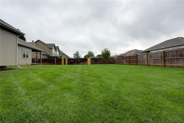 1115 SW 8th Street, Oak Grove, MO 64075