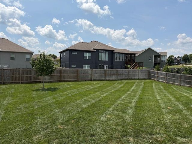 1115 SW 8th Street, Oak Grove, MO 64075