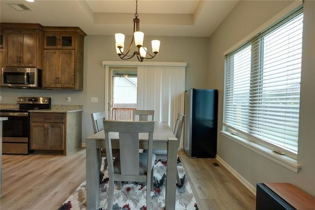 1115 SW 8th Street, Oak Grove, MO 64075
