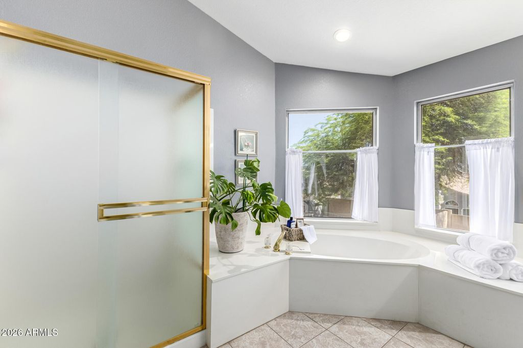 Image 18 of property listing at 1357 W MUIRWOOD Drive, Phoenix, AZ 85045