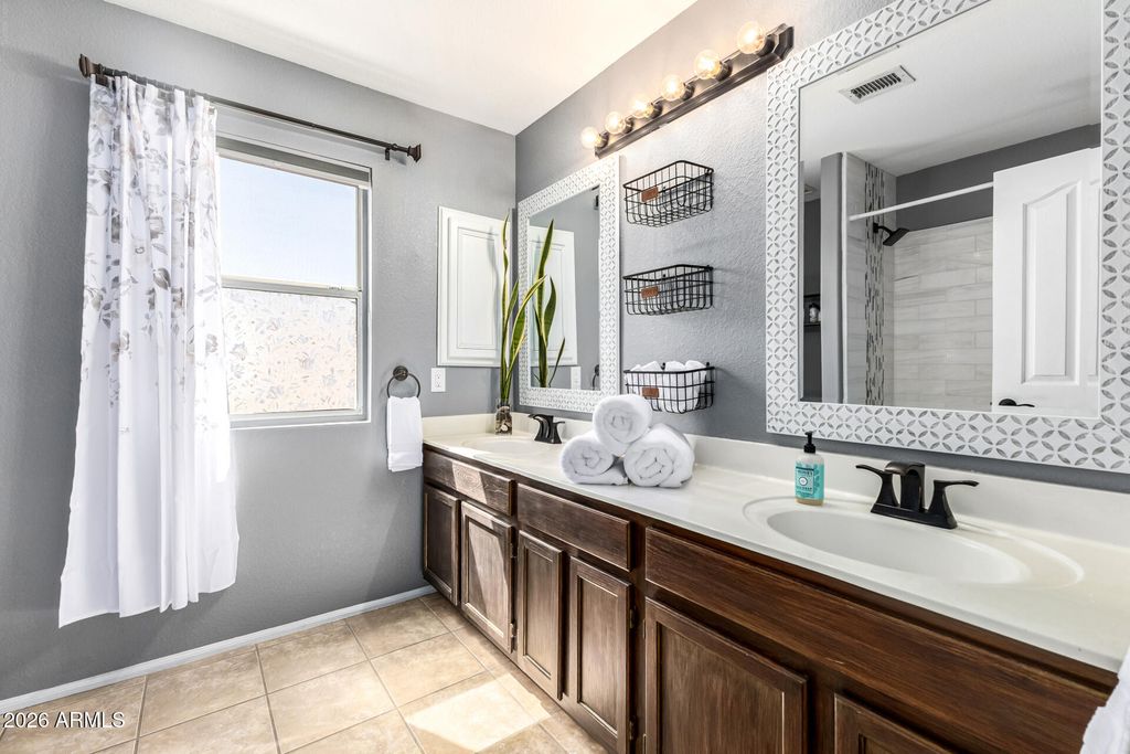 Image 21 of property listing at 1357 W MUIRWOOD Drive, Phoenix, AZ 85045