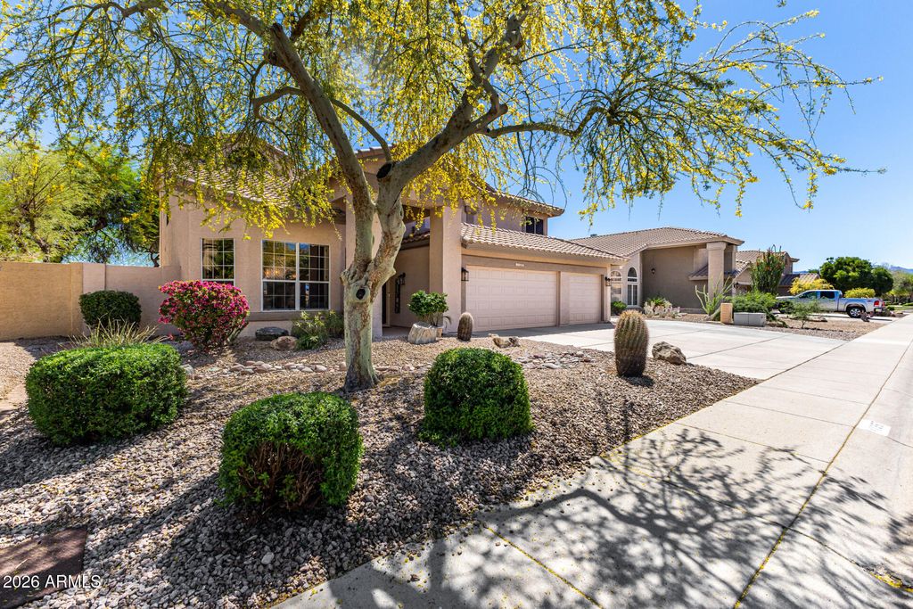 Image 4 of property listing at 1357 W MUIRWOOD Drive, Phoenix, AZ 85045