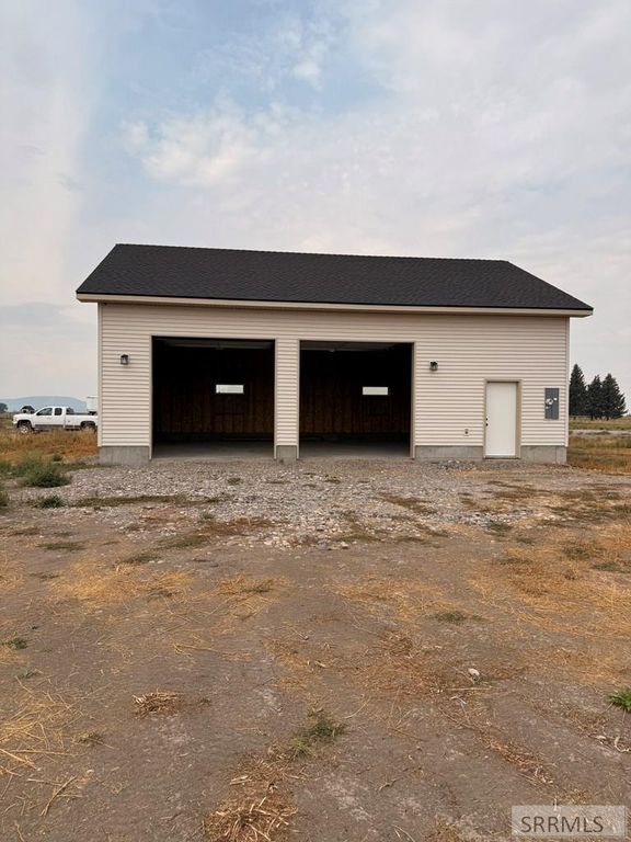 Image 4 of property listing at 4343 W 1000 S, Rexburg, ID 83440