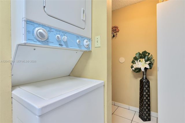 6041 W 24th Avenue B111, Hialeah, FL 33016
