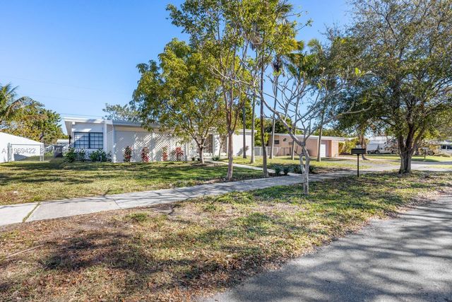 9241 Marine Dr, Cutler Bay, FL 33189