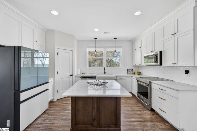 4588 N Highway 14, Greer, SC 29651
