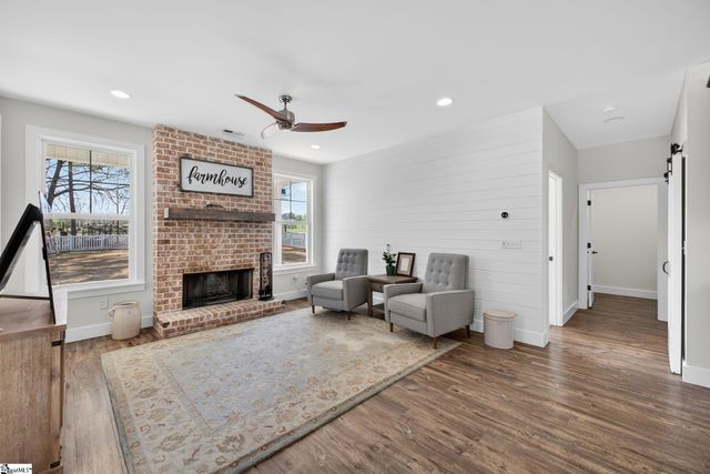4588 N Highway 14, Greer, SC 29651