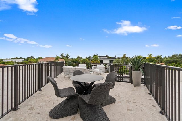 2441 NE 48th Court, Lighthouse Point, FL 33064
