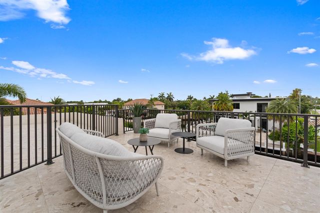 2441 NE 48th Court, Lighthouse Point, FL 33064