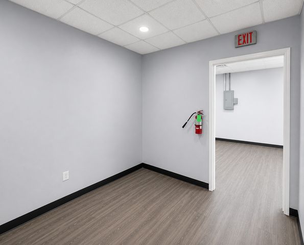 3210 W Lawrence Avenue, Chicago, IL 60625