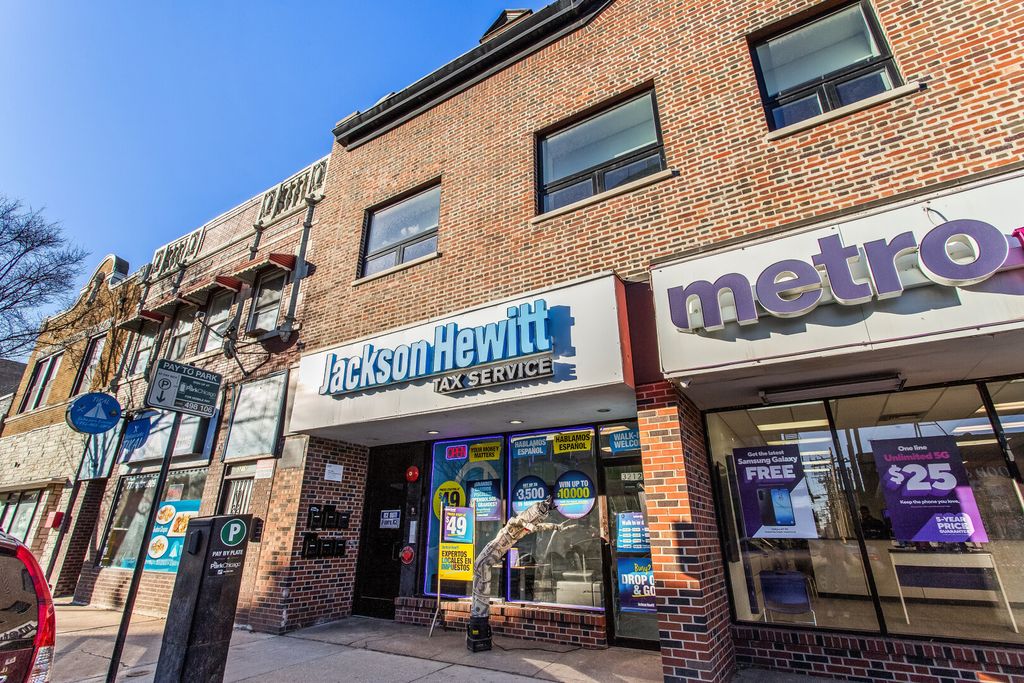 3210 W Lawrence Avenue, Chicago, IL 60625