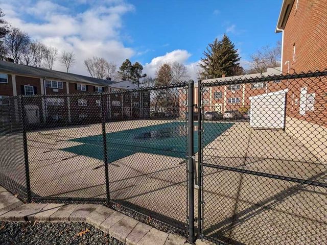 29 Arlington Rd 32, Woburn, MA 01801