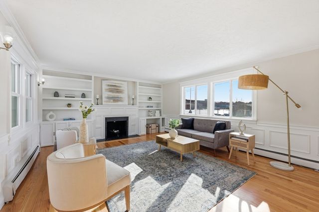 2 Cycle St, Westfield, MA 01085