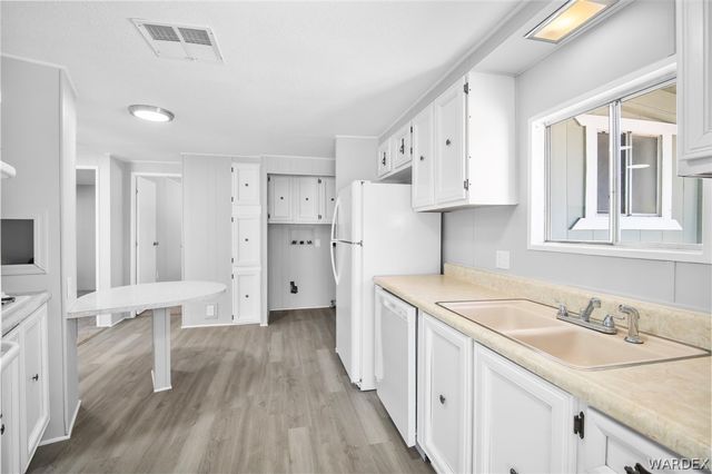 3560 E Neal Avenue, Kingman, AZ 86409