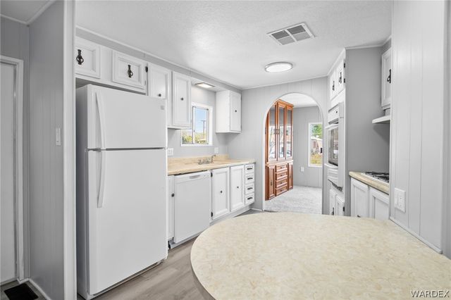 3560 E Neal Avenue, Kingman, AZ 86409