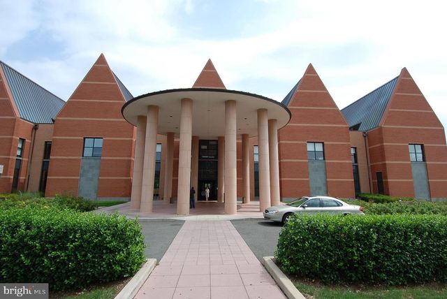 527 N ARMISTEAD ST #T3, Alexandria, VA 22312
