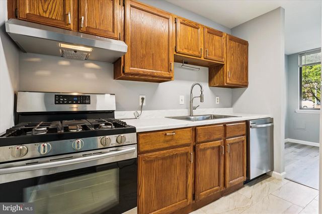 527 N ARMISTEAD ST #T3, Alexandria, VA 22312